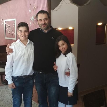 Xenonas Sta Tzakia Hotel Karpenísion Exterior foto