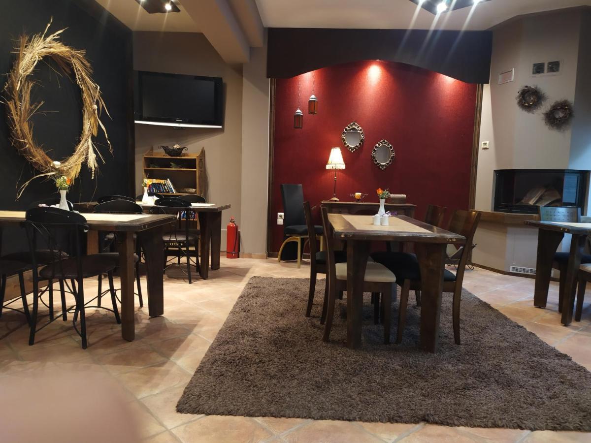 Xenonas Sta Tzakia Hotel Karpenísion Exterior foto