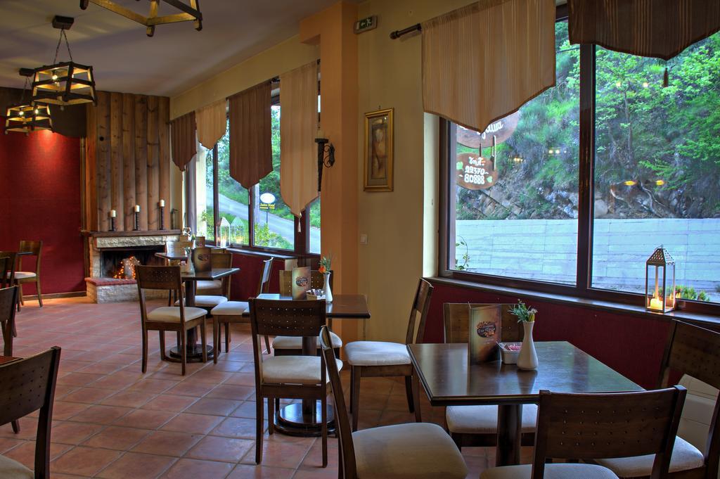 Xenonas Sta Tzakia Hotel Karpenísion Exterior foto
